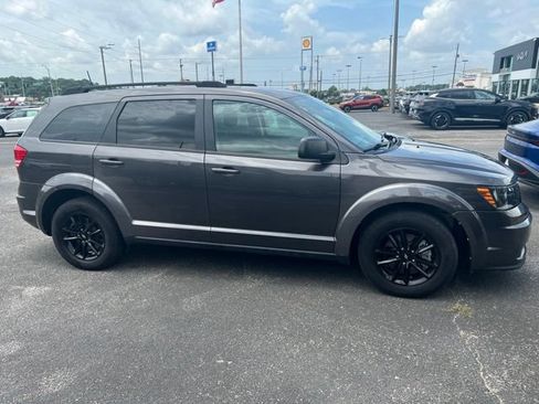 Used 2020 Dodge Journey SE w/ SE Popular Equipment Group FWD image 3
