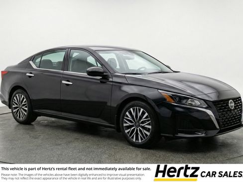 Used 2025 Nissan Altima 2.5 SV image 1