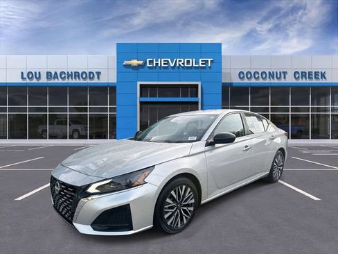 Used 2024 Nissan Altima 2.5 SV FWD image 4