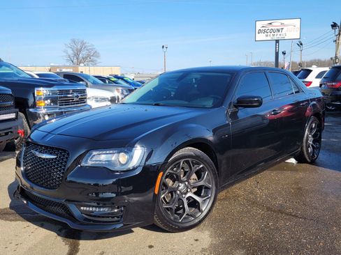 Used 2019 Chrysler 300 Touring w/ Sport Appearance Package RWD image 1