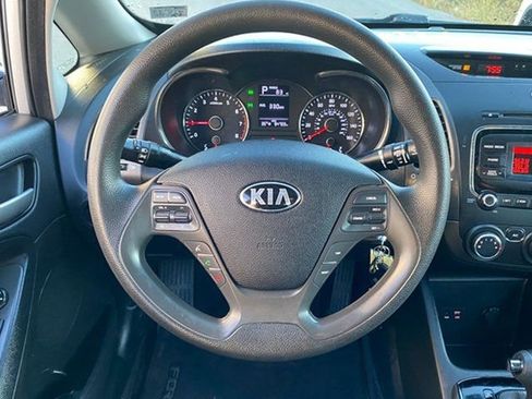 Used 2018 Kia Forte LX image 9