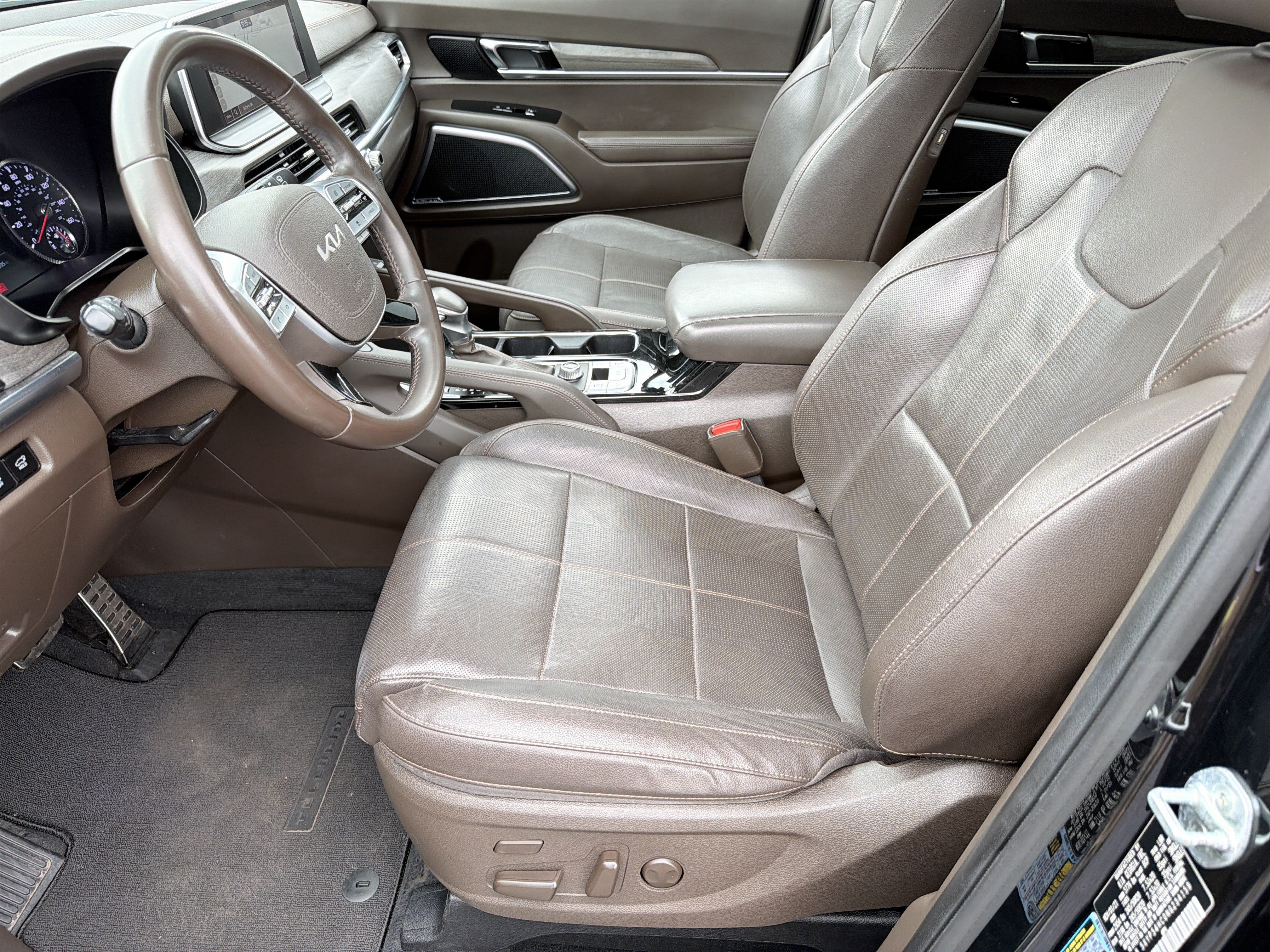 Used 2022 Kia Telluride SX w/ Towing Package FWD image 2