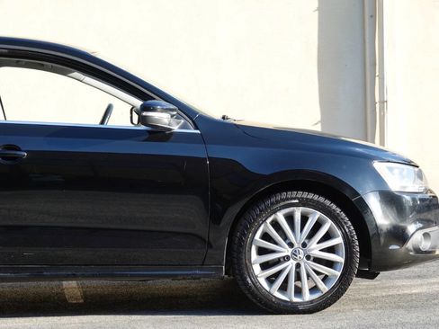 Used 2011 Volkswagen Jetta SEL FWD image 17