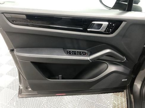 Used 2019 Porsche Cayenne S image 12