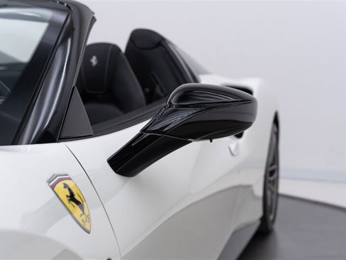 Used 2017 Ferrari 488 Spider RWD image 21