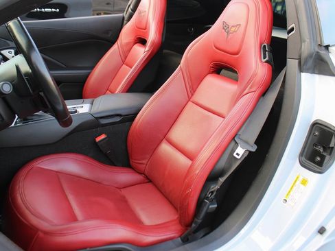 Used 2019 Chevrolet Corvette Stingray Coupe w/ 1LT RWD image 18