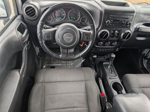 Used 2012 Jeep Wrangler Unlimited Sport image 7
