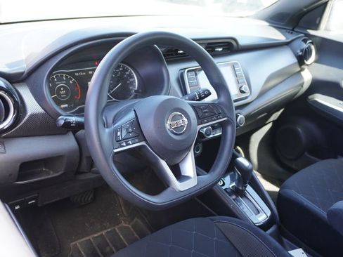 Used 2018 Nissan Kicks SV FWD image 6