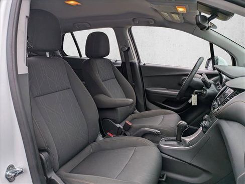 Used 2020 Chevrolet Trax LT FWD image 20
