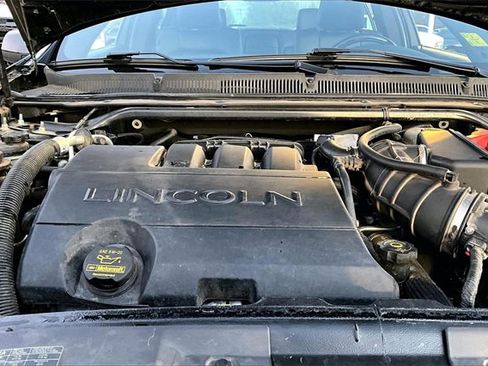 Used 2009 Lincoln MKS image 30