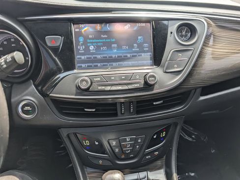 Used 2020 Buick Envision Essence FWD image 22
