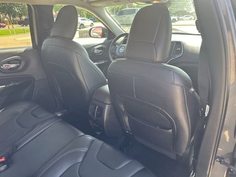 Used 2023 Jeep Cherokee Altitude Lux image 27