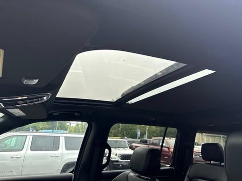 Used 2024 Jeep Wagoneer Series II AWD/4WD image 18