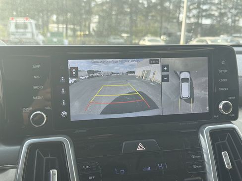 Used 2023 Kia Sorento SX Prestige image 18