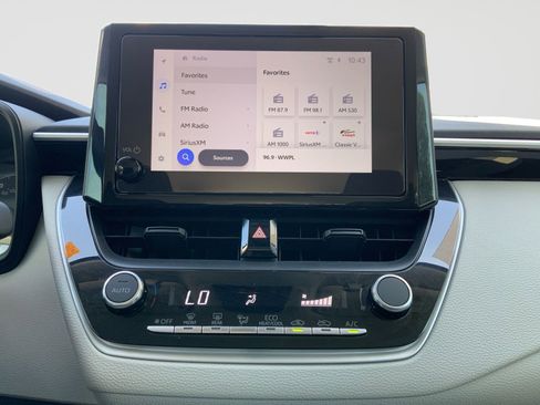 Used 2025 Toyota Corolla LE FWD image 20