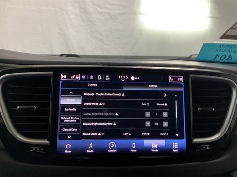 Used 2023 Chrysler Pacifica Touring-L image 33