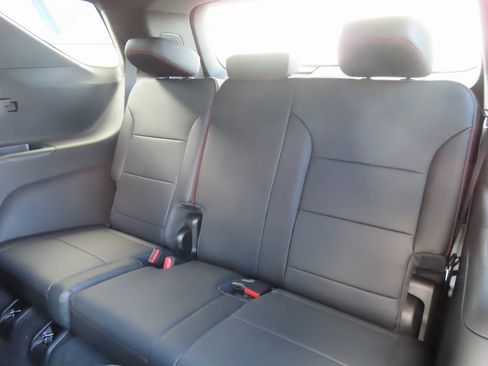 New 2026 Chevrolet Traverse RS w/ LPO, Floor Liner Package image 27