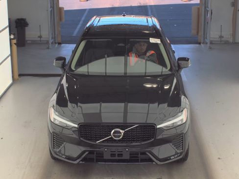Used 2025 Volvo XC60 B5 Plus image 2