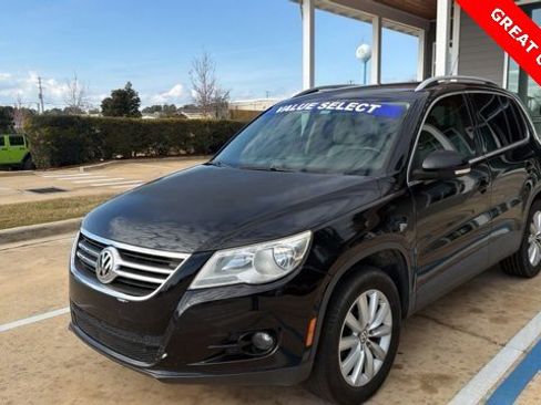 Used 2011 Volkswagen Tiguan SE image 1