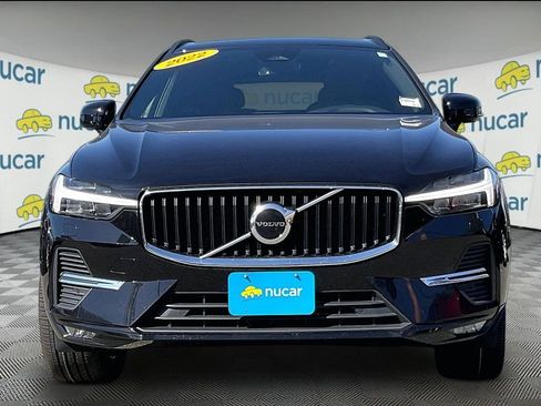 Used 2022 Volvo XC60 B5 Momentum w/ Climate Package AWD/4WD image 2