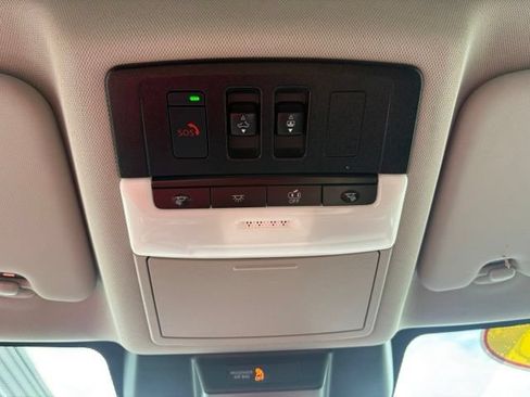 Used 2023 Nissan Rogue SV w/ SV Premium B Package FWD image 22