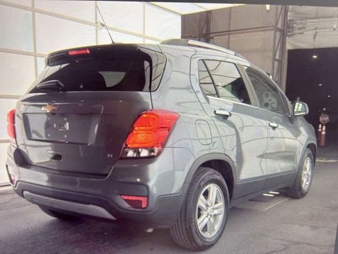 Used 2019 Chevrolet Trax LT w/ LT Convenience Package image 2