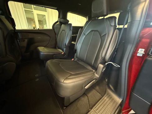 New 2026 Chrysler Pacifica Select FWD image 12