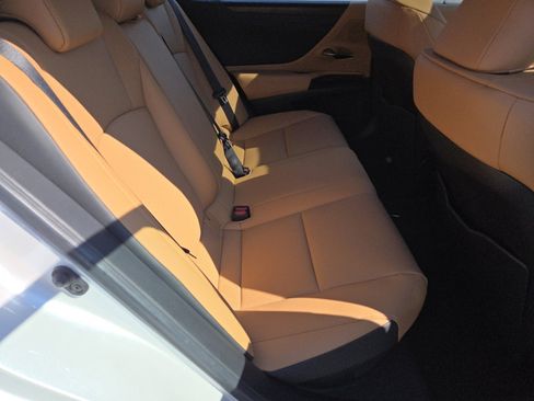 Used 2025 Lexus ES 300h w/ Premium Package FWD image 24