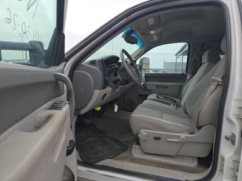 Used 2013 Chevrolet Silverado 2500 LT w/ Interior Plus Package AWD/4WD image 9