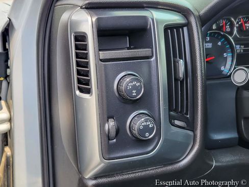 Used 2018 Chevrolet Silverado 1500 LT AWD/4WD image 15