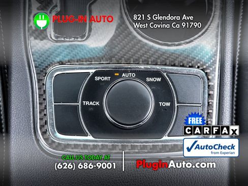 Used 2012 Jeep Grand Cherokee SRT8 w/ Luxury Group II AWD/4WD image 20
