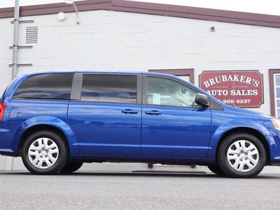 Used 2018 Dodge Grand Caravan SE w/ UConnect Hands-Free Group