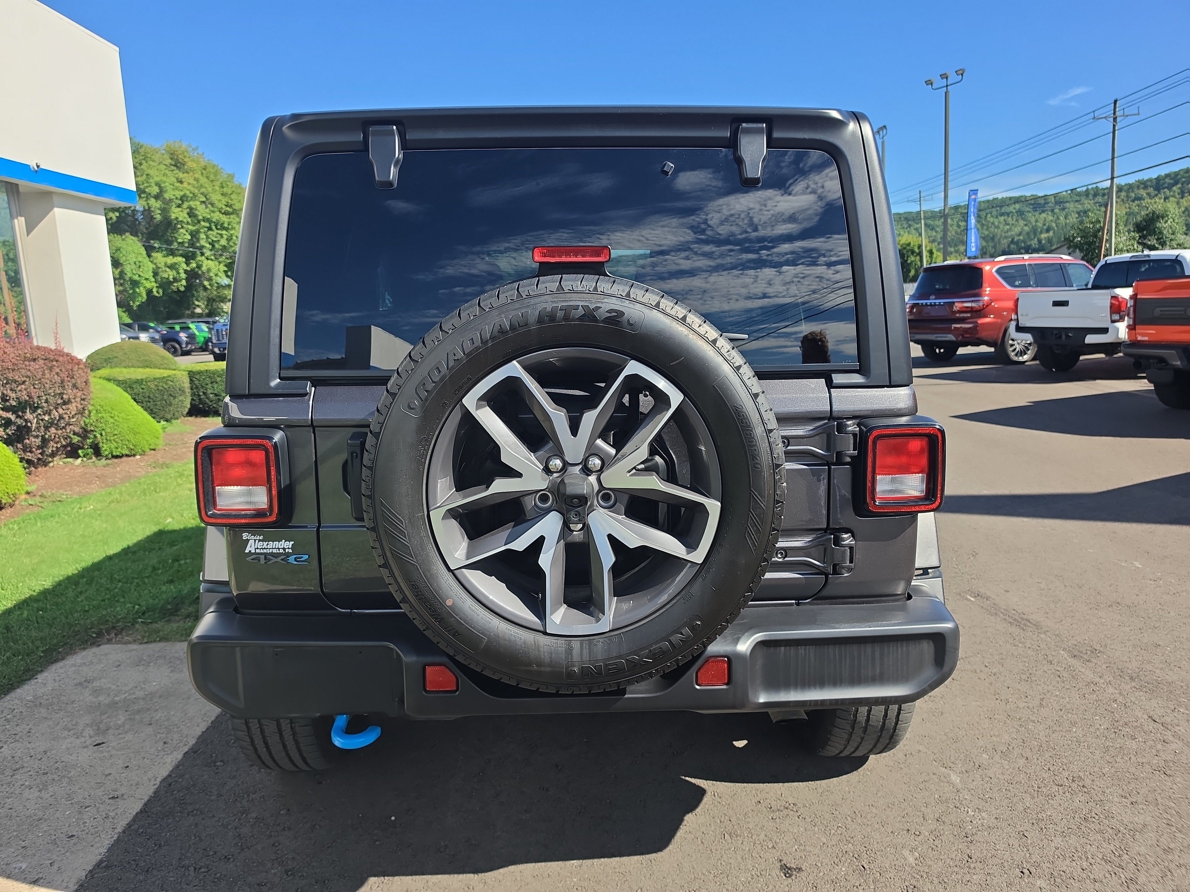 Used 2024 Jeep Wrangler Unlimited w/ Convenience Group AWD/4WD image 4