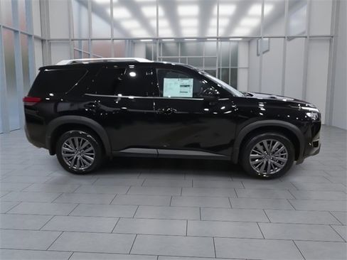 New 2025 Nissan Pathfinder SL w/ SL Premium Package image 9