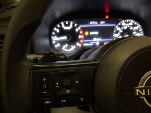 Used 2024 Nissan Rogue S image 16