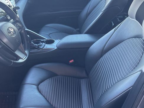 Used 2022 Toyota Camry SE FWD image 5