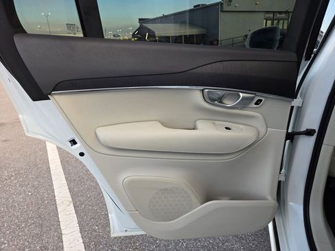 Used 2020 Volvo XC90 T5 Momentum w/ Protection Package Premier image 38