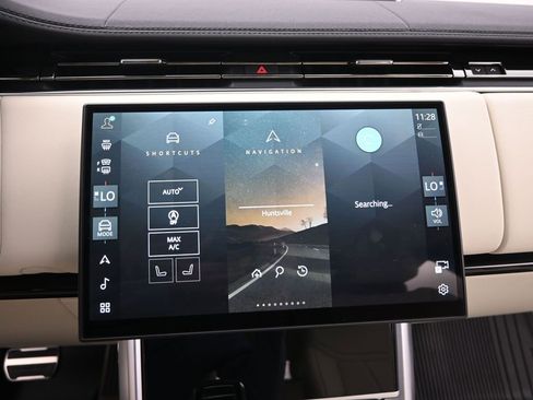 New 2025 Land Rover Range Rover SE image 28