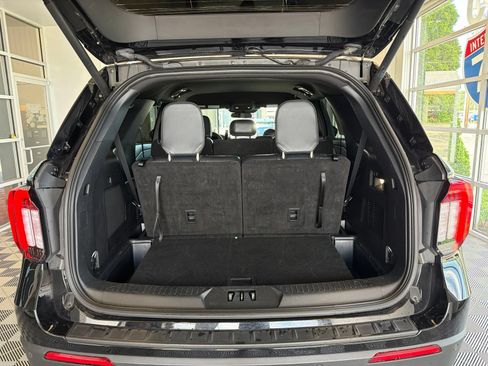 Used 2025 Ford Explorer ST-Line w/ ST-Line Street Pack AWD/4WD image 12