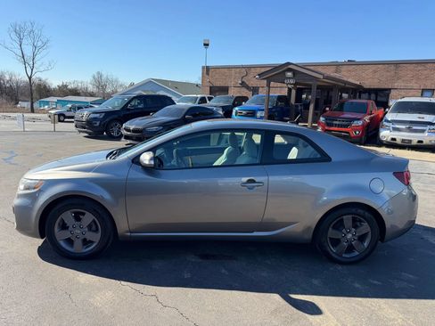 Used 2010 Kia Forte Koup EX FWD image 6
