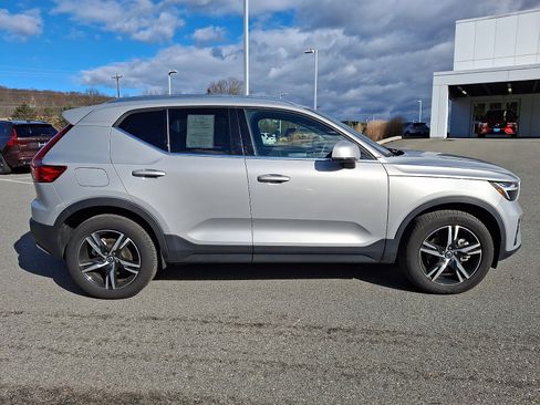 Certified 2025 Volvo XC40 B5 Core image 7