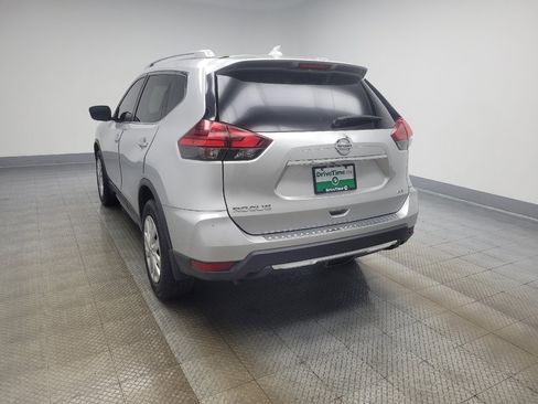 Used 2017 Nissan Rogue S w/ S Appearance Package AWD/4WD image 5