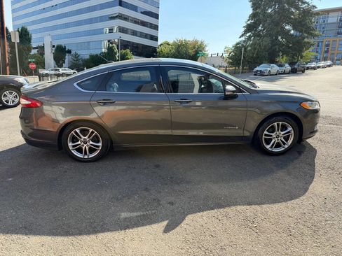 Used 2016 Ford Fusion Titanium FWD image 4