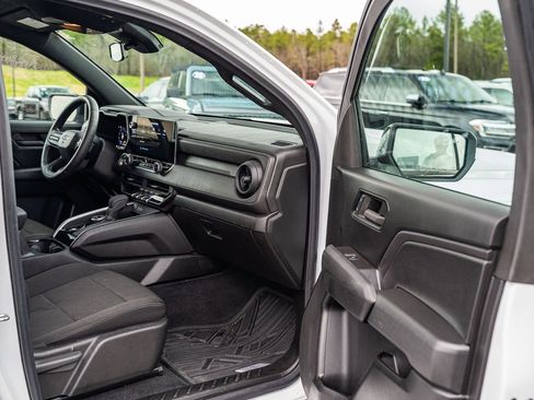 Used 2024 Chevrolet Colorado Trail Boss w/ Technology Package image 13