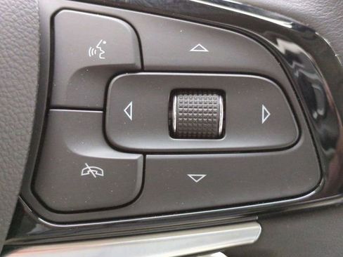 Used 2024 Buick Enclave Essence w/ Technology Package image 31