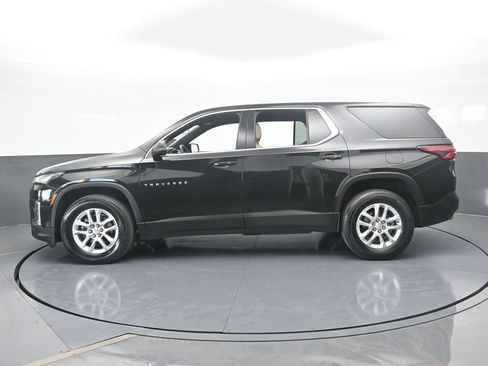 Used 2023 Chevrolet Traverse LS image 3