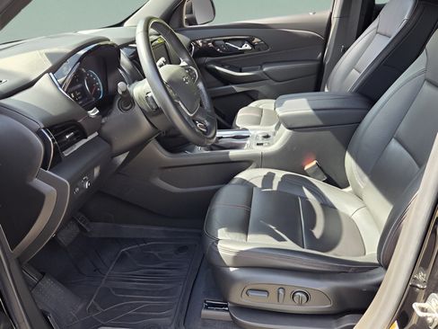 Used 2022 Chevrolet Traverse RS FWD image 9