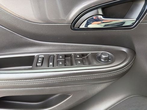 Used 2020 Buick Encore Essence FWD image 22