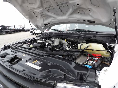 Used 2022 Ford F550 4x4 Crew Cab Super Duty w/ Power Equipment Group image 47