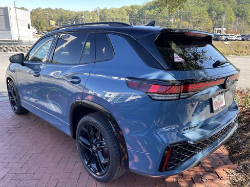 New 2026 Volkswagen Tiguan SE R-Line FWD image 6